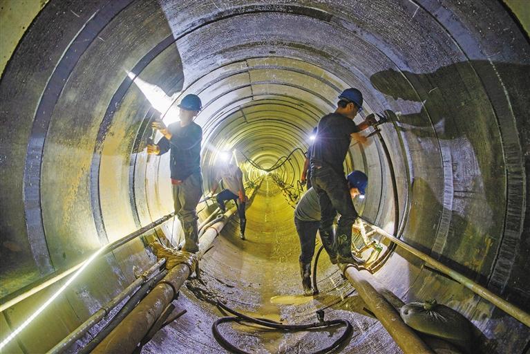 西安浐灞生态区渔场路下穿灞河电力隧道工程顺利贯通